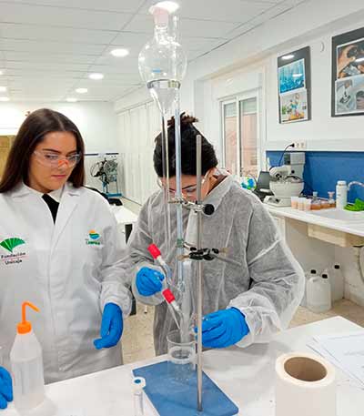 Laboratorio de biotecnología en EFA Campomar / agroautentico.com