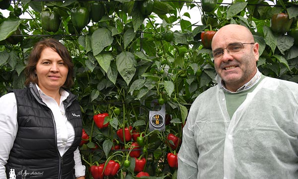 Ana Garcés con Germán Jiménez, técnico de Leven Agrícola / agroautentico.com