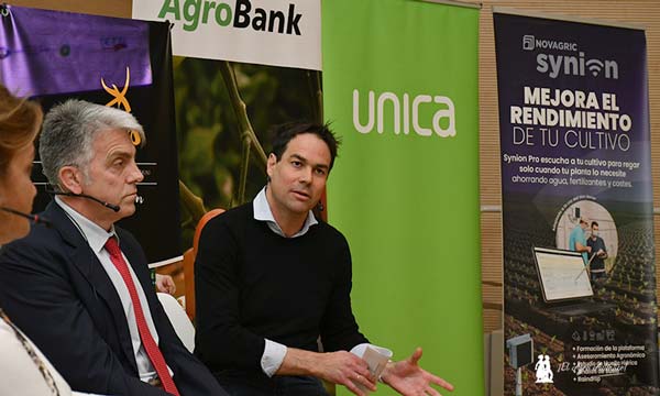 José Antonio López, Unica, junto al director del ICEX y la responsable de UPA.
