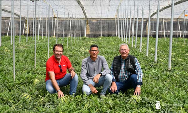 Salvador García, Brandt, con la familia Landete, productores de Valencia / agroautentico.com