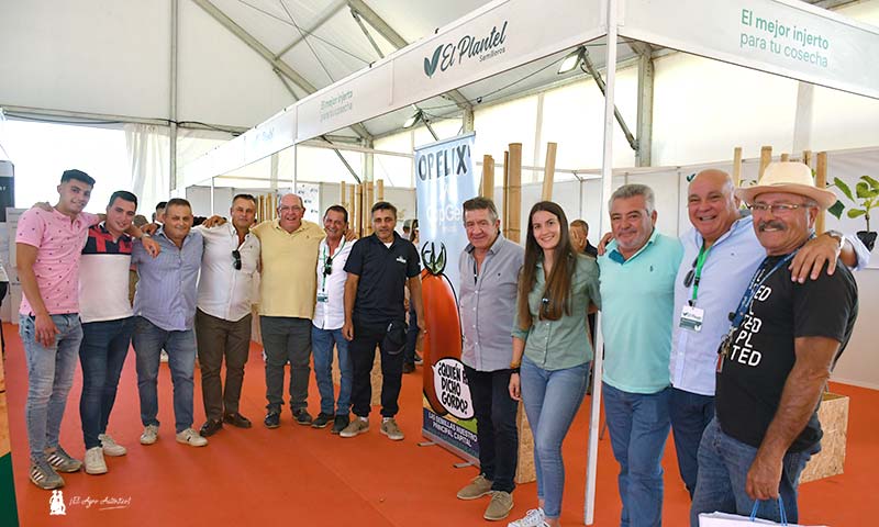 Productores de tomate, socios de AGAMA, técnicos de CapGen y responsables de El Plantel Semilleros / agroautentico.com