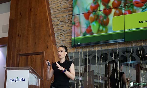 Anabel Hidalgo, breeder de Syngenta, presenta la gama resistente a rugoso / agroautentico.com