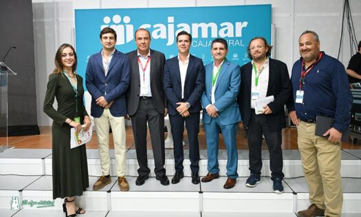 Foto de familia al término de la mesa redonda sobre comercialización de frutas y hortalizas / agroautentico.com