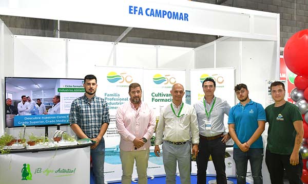Profesores y alumnos de EFA Campomar en la feria agrícola de Infoagro Exhibition 2023 / agroautentico.com
