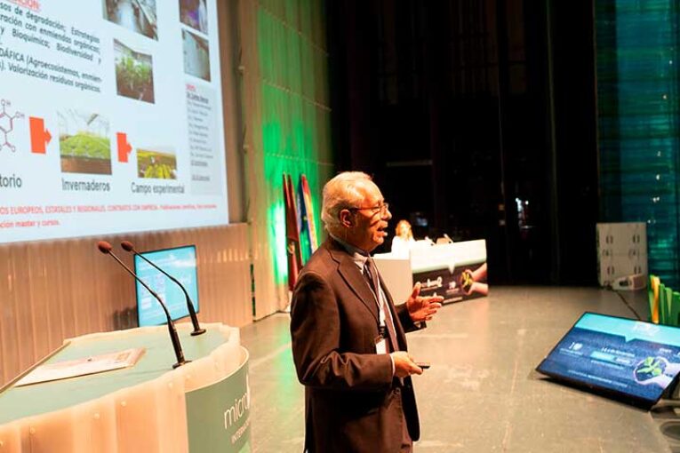 Un millar de profesionales de 14 países se citan en Murcia con Microbioma
