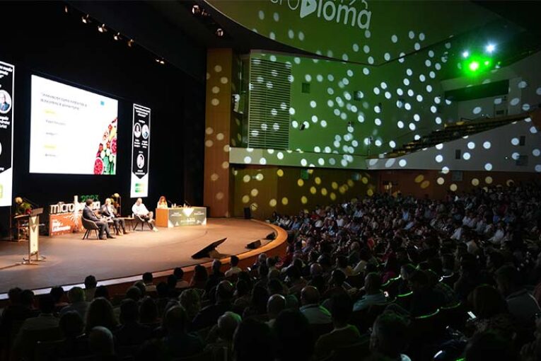 32 nacionalidades y 1.500 profesionales en torno a los microorganismos