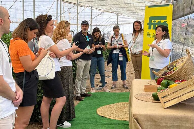 Fitó y Proexport enseñan cómo es la producción de pimiento en Murcia