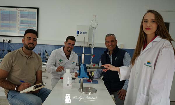 En el laboratorio de calidad de EFA Campomar con Manuel Cara de Top Seeds / agroautentico.com