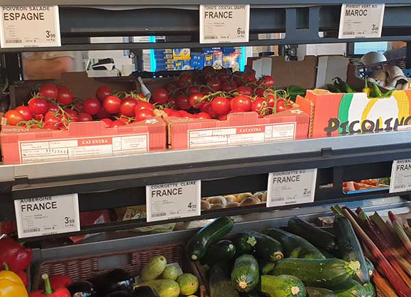 Todo es francés en este estante menos una partida de tomate español y de pimiento marroquí / agroautentico.com