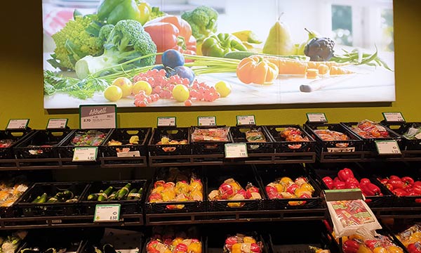 Sección de frutas y verduras en Migros en Suiza / agroautentico.com
