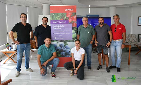 Miembros del equipo de Brandt Europe con técnicos y responsables de su distribuidor Fitourci de Águilas (Murcia) / agroautentico.com