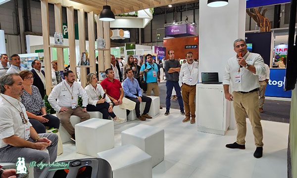 Pedro Sebastiâo, director técnico de Asfertglobal, durante la presentación del nuevo centro biotecnológico de la compañía / agroautentico.com