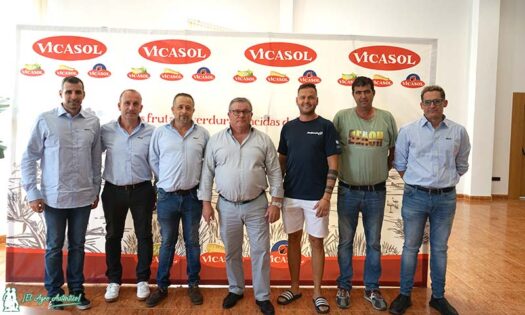 Técnicos de Biosur con el presidente de Vicasol y miembros de la rectora antes de iniciar la jornada sobre control de parvispinus / agroautentico.com