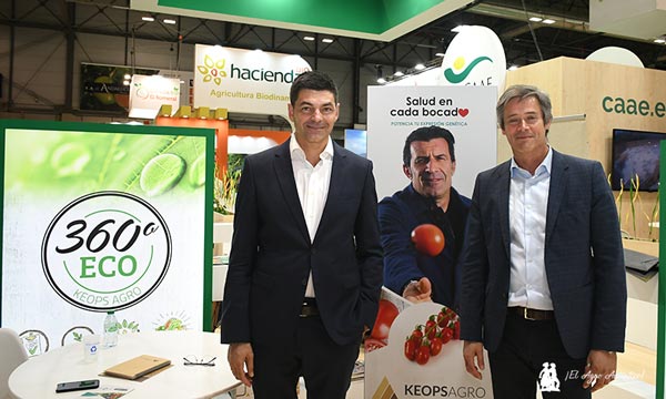 Francisco Javier del Águila con Carlos Meza en el stand de Keops Agro / agroautentico.com