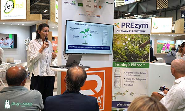 María del Mar López en la charla sobre PREzym, nuevo bioestimulante residuo cero de Plant Health Care / agroautentico.com