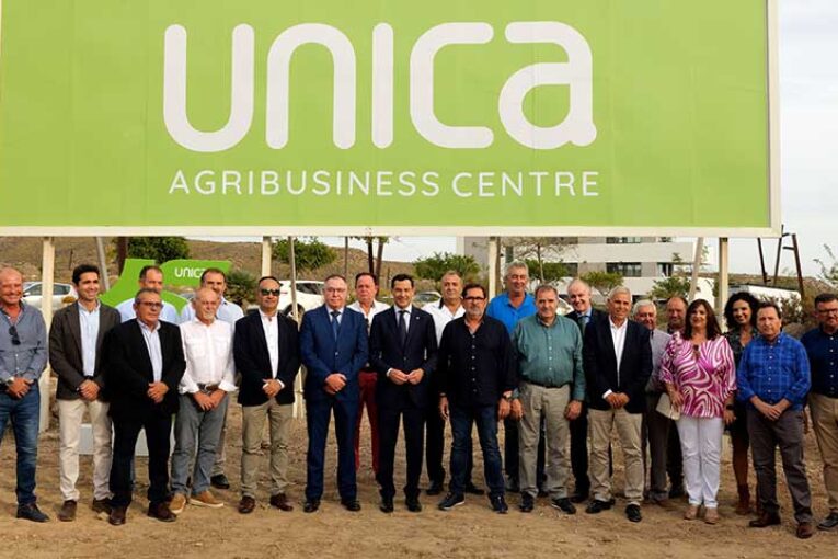 Unica coloca la primera piedra de su futuro centro