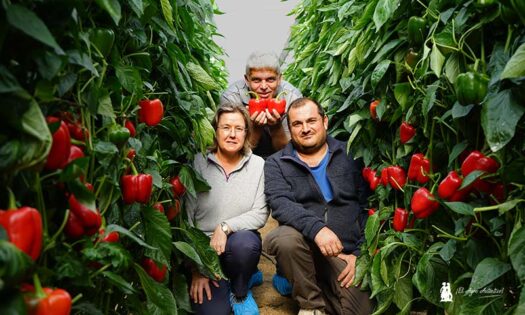 Marisol Arnedo y Jorge Bervel con el dueño de la finca, Andrés Fernández / agroautentico.com