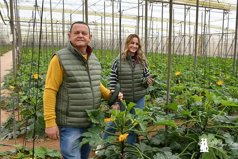 Vellsam impulsa el modelo familiar almeriense de padres a hijas