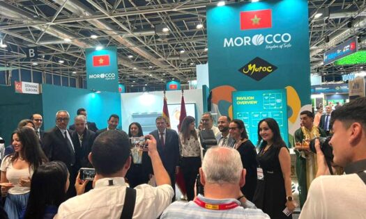 Foto del ministro español de Agricultura Luis Planas apoyando el agro de Marruecos / agroautentico.com