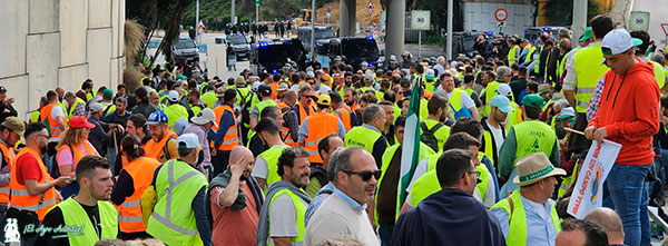 Protesta del campo ante el puerto de Algeciras en Cádiz / agroautentico.com