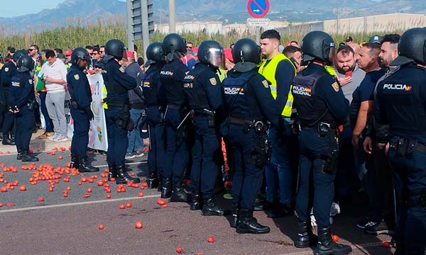 Policía en las protestas de agricultores frente a las importaciones de Marruecos en la costa de Granada / agroautentico.com