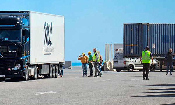 Camiones de Marruecos en el puerto de Almería / agroautentico.com