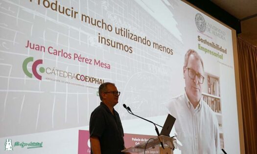 ARCHIVO. Juan Carlos Pérez Mesa en una charla al inicio de la actual campaña de tomate / agroautentico.com