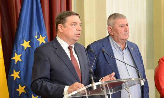 El ministro Luis Planas acompañado por el dirigente de Upa, Lorenzo Ramos / agroautentico.com