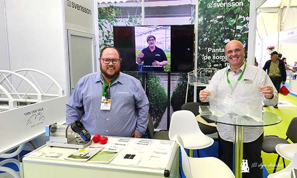 Svensson efecto albedo. Nelson Pérez, responsable de Svensson en la Península Ibérica, con Germán Jiménez, técnico comercial en Almería / agroautentico.com