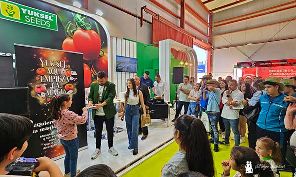 Casas de semillas. CapGen Seeds en Expolevante 2024 / agroautentico.com