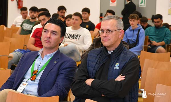 Profesores y alumnos de EFA Campomar en las charlas técnico de Expolevante 2024 / agroautentico.com