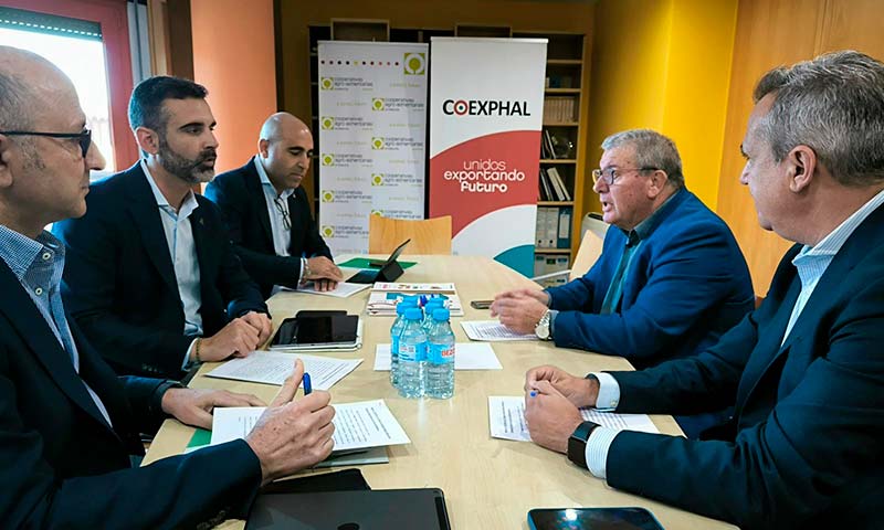 Cláusulas espejo en el estreno del nuevo consejero de Agricultura con Coexphal