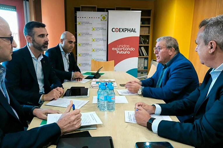 Cláusulas espejo en el estreno del nuevo consejero de Agricultura con Coexphal