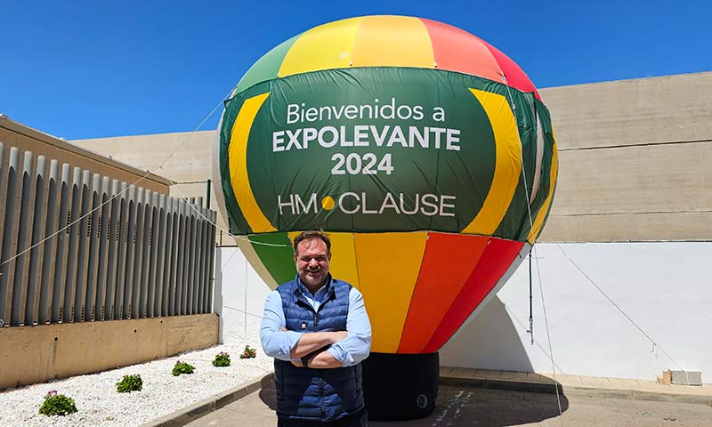 Joaquín Fernández, director estratégico del sello Uniq, en la feria del campo de Níjar / agroautentico.com