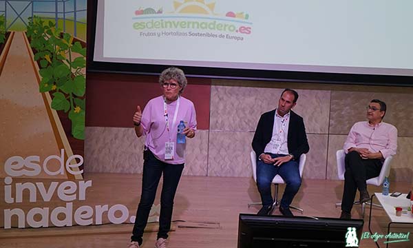 Lola Gómez Ferrón en el Congreso InVerdadero / agroautentico.com