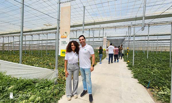 Rajae y Alejandro en las jornadas de melón y sandía celebradas en invernaderos de Almería / agroautentico.com