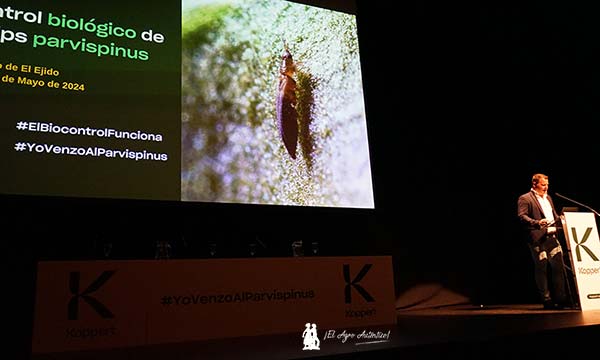 Boaz Oosthoek, director de Koppert en España, abría el evento 'Yo Venzo al parvispinus con Koppert' / agroautentico.com