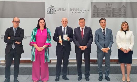 El Ministerio de Agricultura distingue a Joan Mir, director general de Anecoop, con la encomienda de número al mérito agrario