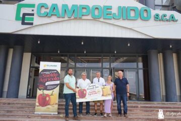 Enrique Peinado y Ana Fernández recogen El Sueldo Agrícola en Campoejido