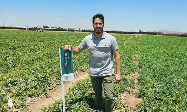 Pepe Jiménez con el portainjertos Circon / agroautentico.com