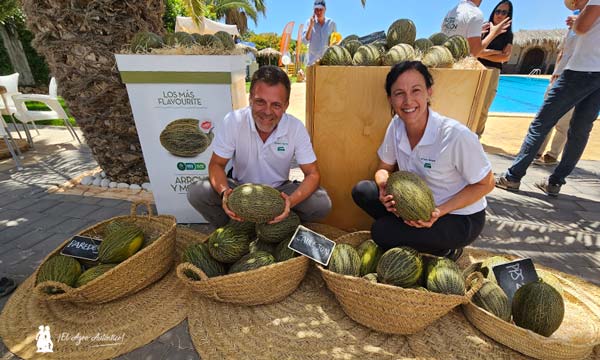 Ernesto García, breedero, con María José Berruezo, especialista de melón en Murcia, con la variedad Callejon / agroautentico.com