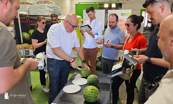 David Bodas con clientes ingleses en las jornadas de sandía Agata y Coral de Syngenta / agroautentico.com