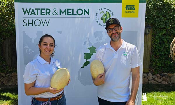 Inmaculada Duarte y Vasco Vital con los nuevos melones brancos de Semillas Fitó / agroautentico.com