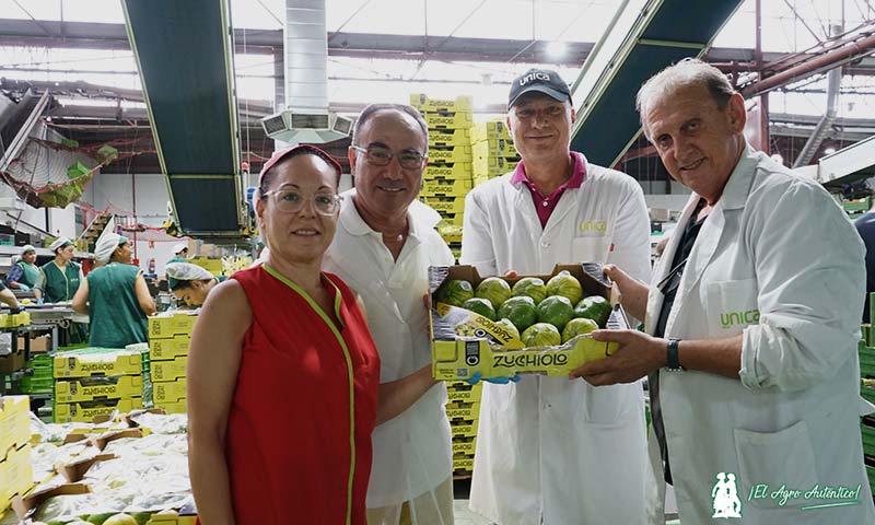 Alicia Estrabos, Juan Tomás, Juan Román y José Fernández con Zucchiolo de Unica / agroautentico.com