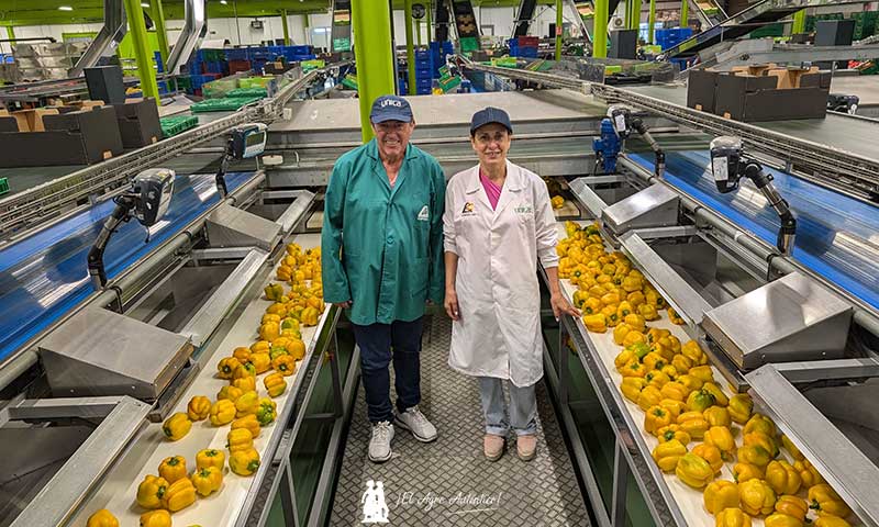 Unica facturación récord en la última campaña agrícola. Ángel Lirola, gerente de Camposol, con Loli Rodríguez, responsable comercial de california en Unica / agroautentico.com