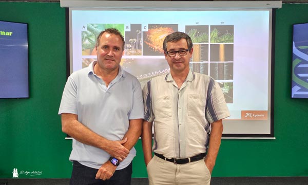 Diego Hernández, Bayer, con José Manuel Estévez, cooperativa La Palma 