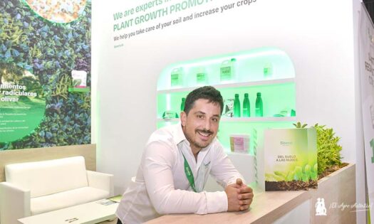Elías Martínez, técnico de producto de Bioera en Fruit Attraction 2024 / agroautentico.com