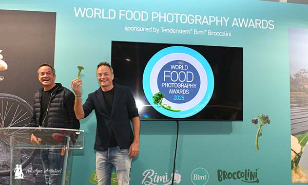 Los hermanos Torres con el Bimi de Sakata en la presentación de los World Food Photography Awards / agroautentico.com