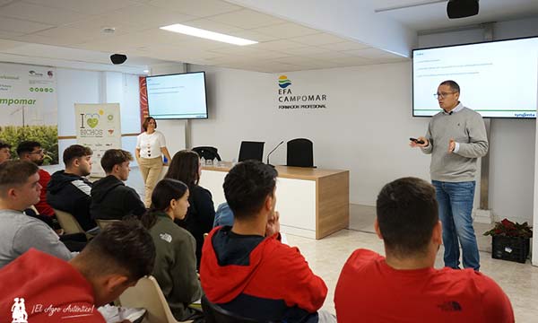 Inglés y nuevas tecnologías marcan el camino laboral de las empresas agrícolas