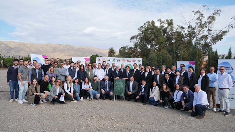 Sakata coloca en Almería la primera piedra de la sede central para España y Portugal 2